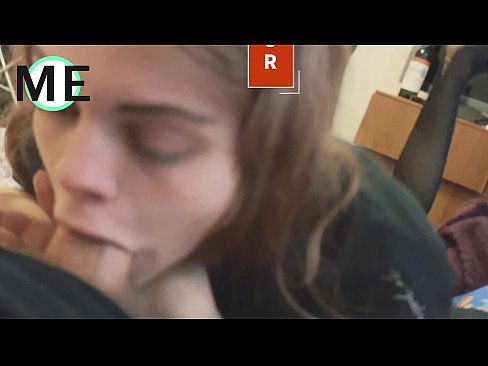 ❤️ Πούτσος στο λαιμό της, σκισμένο καλσόν και σκισμένα τακούνια Σεξ βίντεο ☑